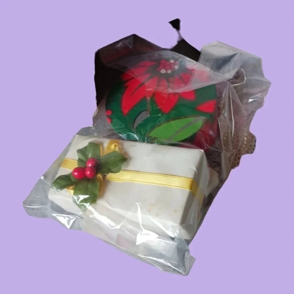 Ashton drake bear Eddie in december with christmas tree & gifts - Picture 5 of 14